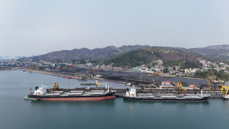 Đấu giá 3 tàu vận tải biển 3.000 tấn và dàn xe vận tải của Vinacomin tại Quảng Ninh