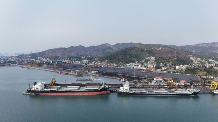 Đấu giá 3 tàu vận tải biển 3.000 tấn và dàn xe vận tải của Vinacomin tại Quảng Ninh