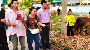 Sơn La: Tặng quà cho bệnh nhân và hộ nghèo tại huyện Sốp Cộp