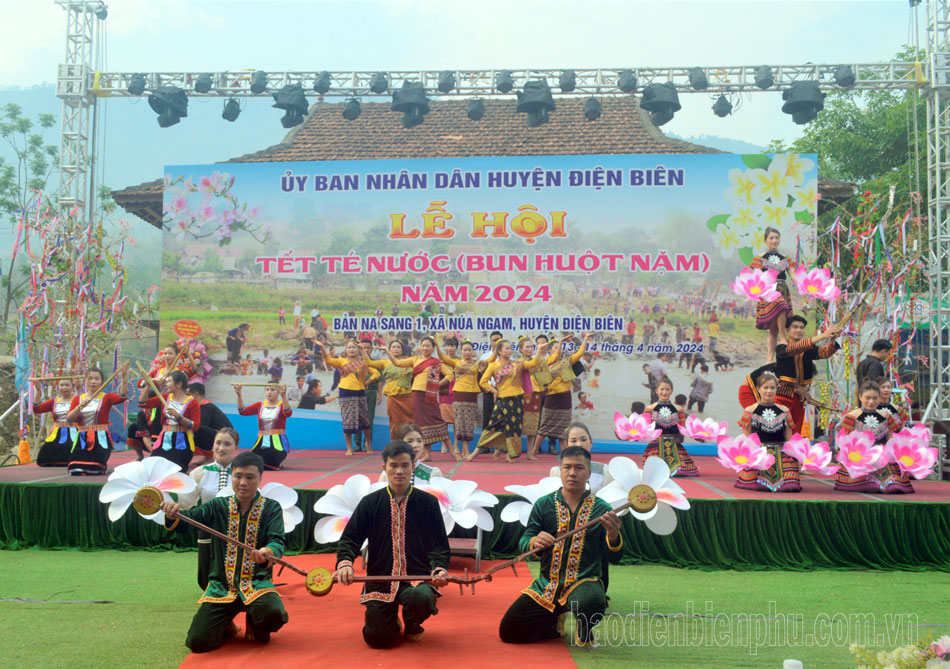 Điện Biên: Lễ hội Bun Huột Nặm bản Na Sang 1, xã Núa Ngam Điện Biên: Lễ hội Bun Huột Nặm bản Na Sang 1, xã Núa Ngam