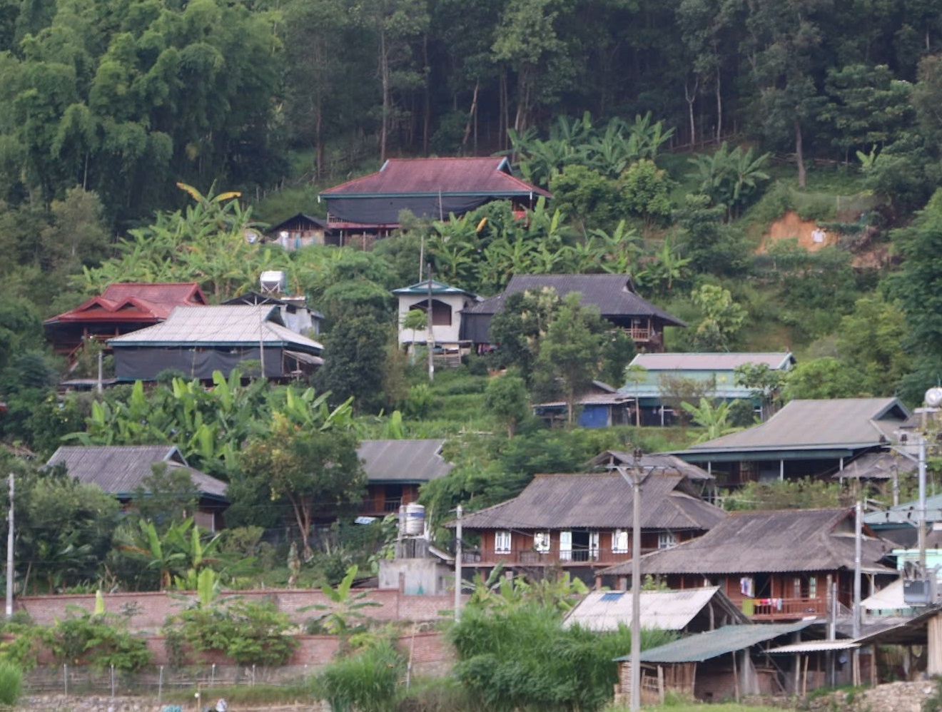 Xóa bỏ tập quán nuôi nhốt gia súc sát nhà ở