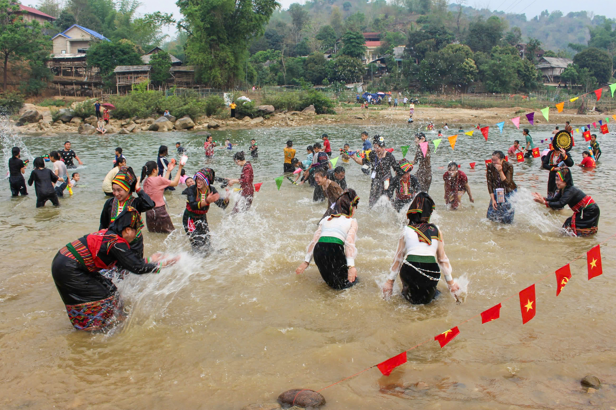 Điện Biên: Phục dựng Tết té nước của người Lào Mường Luân sau gần 50 năm mai một
