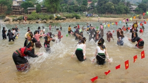 Điện Biên: Phục dựng Tết té nước của người Lào Mường Luân sau gần 50 năm mai một