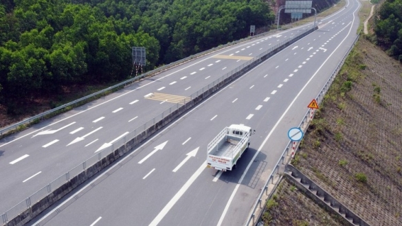 Mời thầu gói xây lắp 2.727 tỷ đồng mở rộng cao tốc La Sơn - Hòa Liên