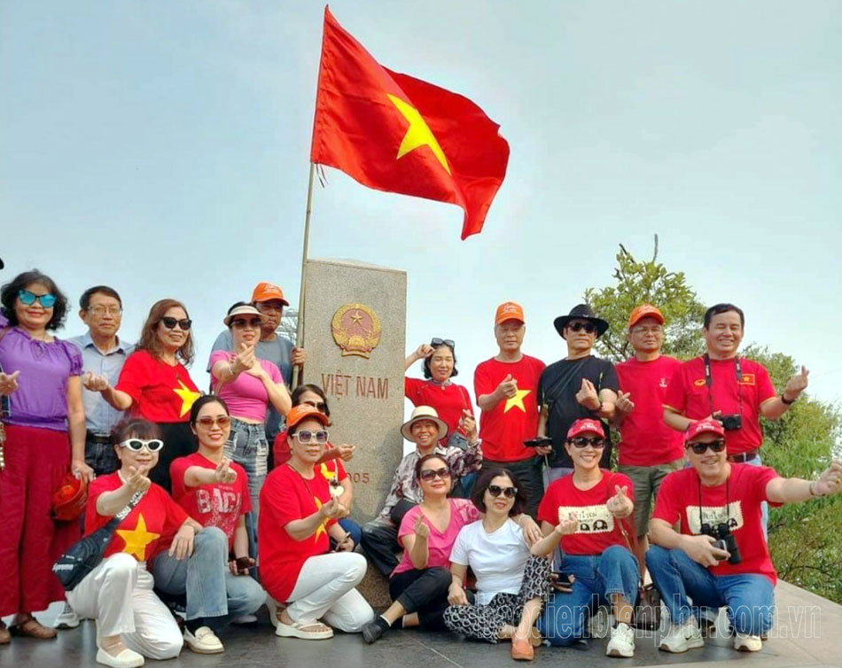 Điện Biên: A Pa Chải níu chân du khách