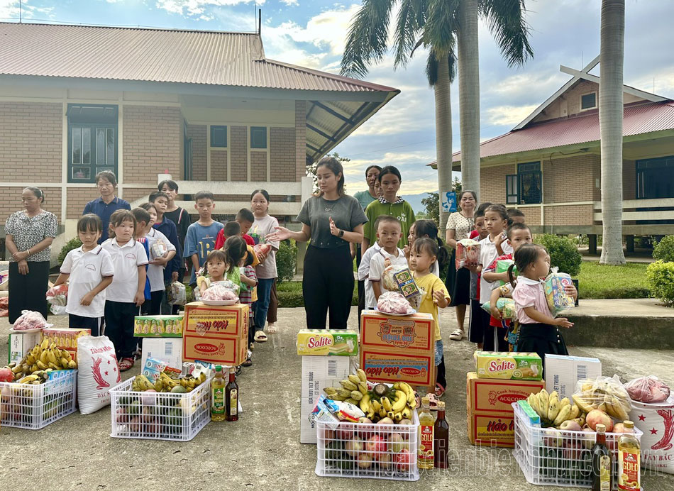Điện Biên: Dành cho trẻ em những điều tốt đẹp nhất Điện Biên: Dành cho trẻ em những điều tốt đẹp nhất