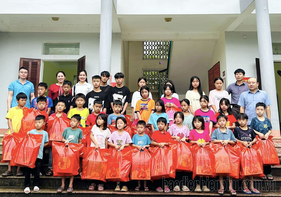 Điện Biên: Dành cho trẻ em những điều tốt đẹp nhất Điện Biên: Dành cho trẻ em những điều tốt đẹp nhất