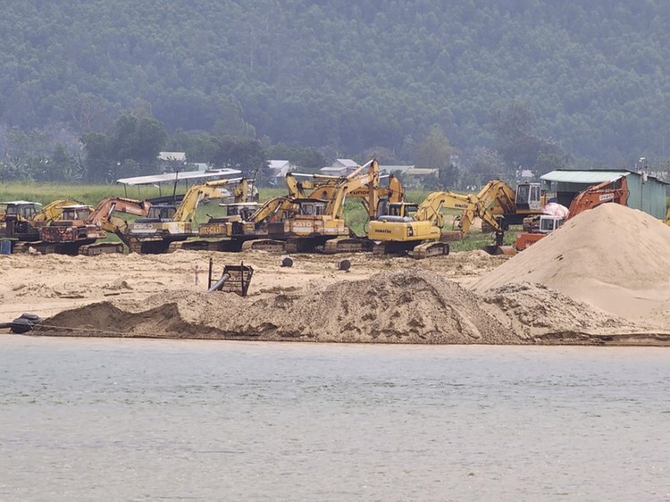 Quảng Nam: 3 mỏ khoáng sản có giá trúng đấu giá gấp 65 - 105 lần giá khởi điểm Quảng Nam: 3 mỏ khoáng sản có giá trúng đấu giá gấp 65 - 105 lần giá khởi điểm