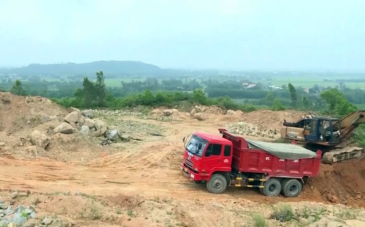 Quảng Ngãi siết chặt giám sát đấu giá 11 mỏ khoáng sản Quảng Ngãi siết chặt giám sát đấu giá 11 mỏ khoáng sản