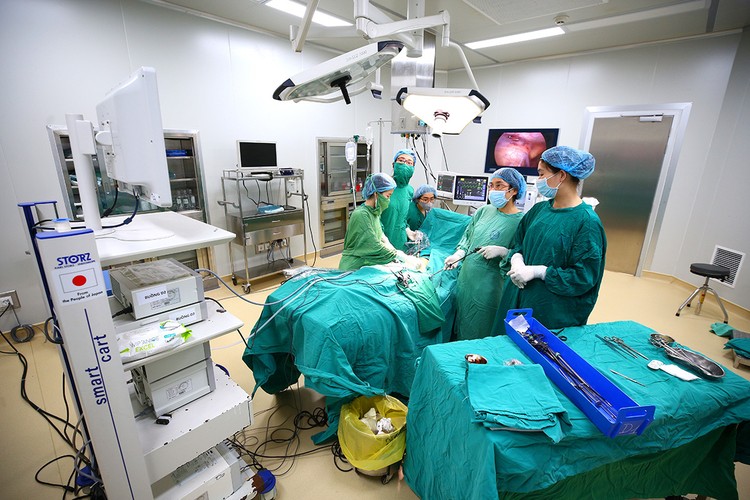 Sôi động đấu thầu thiết bị y tế Hàng loạt bệnh viện đã và đang chuẩn bị mời thầu mua sắm hệ thống thiết bị y tế chuyên sâu, kinh phí lớn. Ảnh: Lê Tiên