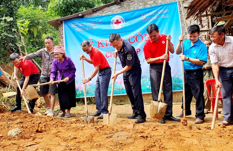 Lào Cai: Hỗ trợ 40 triệu đồng làm nhà cho hộ nghèo xã Thẳm Dương Lào Cai: Hỗ trợ 40 triệu đồng làm nhà cho hộ nghèo xã Thẳm Dương