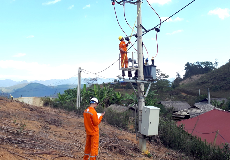 Điện Biên: Tủa Chùa nỗ lực để các thôn, bản có điện lưới quốc gia Điện Biên: Tủa Chùa nỗ lực để các thôn, bản có điện lưới quốc gia