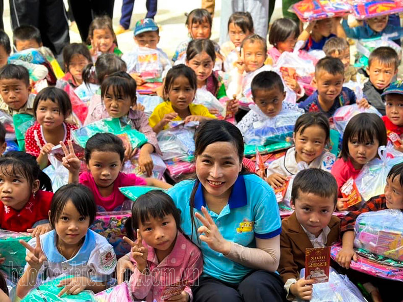 Điện Biên: Mang yêu thương đến học trò vùng cao Điện Biên: Mang yêu thương đến học trò vùng cao