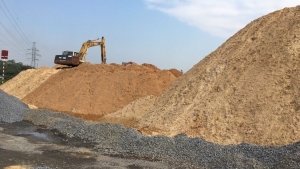 Nhà thầu xây dựng tiếp tục đối mặt với “khó khăn kép”