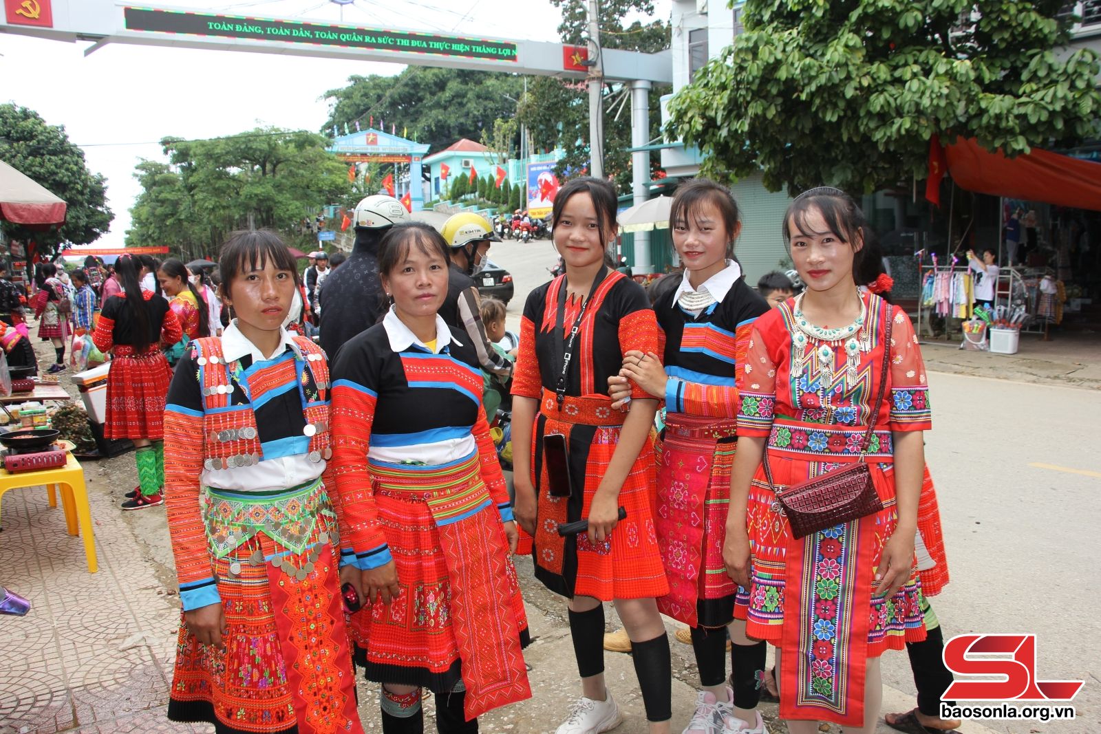 Sơn La: Bảo tồn, khai thác bản sắc văn hóa đồng bào dân tộc Mông - Sơn La: Bảo tồn, khai thác bản sắc văn hóa đồng bào dân tộc Mông -