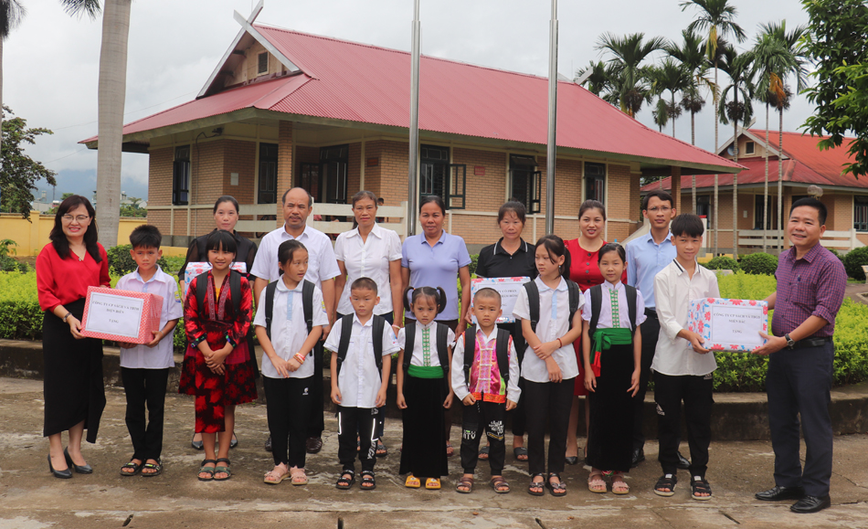 Điện Biên: Tiếp động lực cho học sinh nghèo tới trường Điện Biên: Tiếp động lực cho học sinh nghèo tới trường