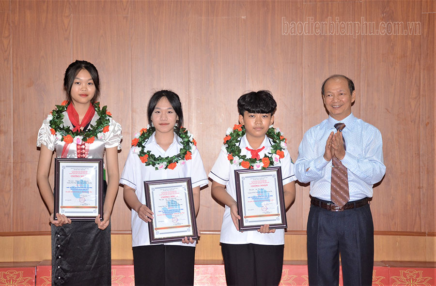 Điện Biên: Trao 37 giải Sáng tạo thanh thiếu niên, nhi đồng
