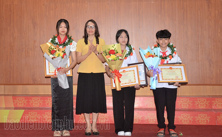 Điện Biên: Trao 37 giải Sáng tạo thanh thiếu niên, nhi đồng