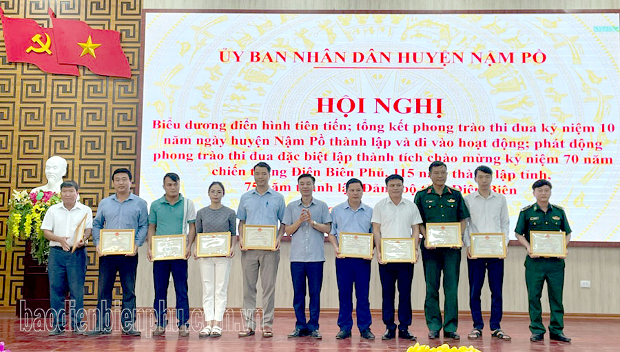 Điện Biên: Nậm Pồ khen thưởng điển hình tiên tiến Điện Biên: Nậm Pồ khen thưởng điển hình tiên tiến