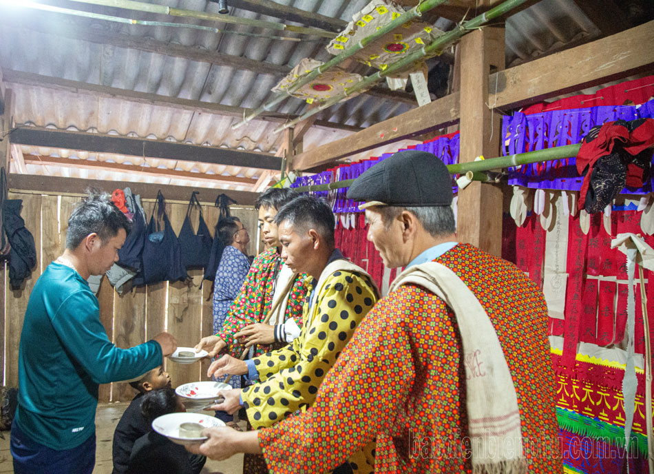 Điện Biên: Lễ trưởng thành đàn ông dân tộc Dao Điện Biên: Lễ trưởng thành đàn ông dân tộc Dao