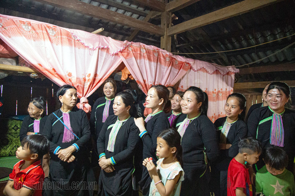 Điện Biên: Lễ trưởng thành đàn ông dân tộc Dao Điện Biên: Lễ trưởng thành đàn ông dân tộc Dao