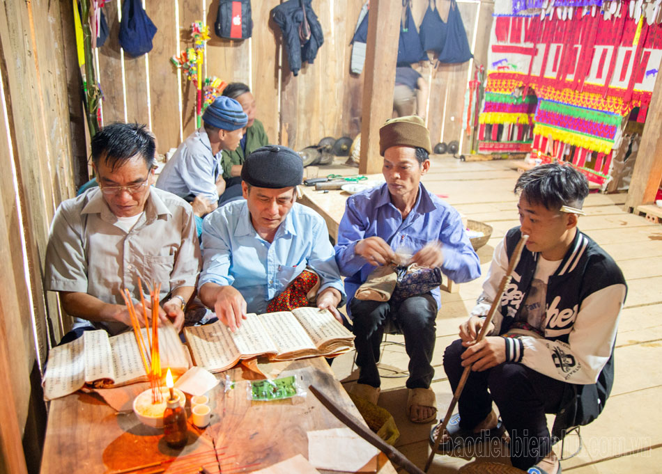 Điện Biên: Lễ trưởng thành đàn ông dân tộc Dao Điện Biên: Lễ trưởng thành đàn ông dân tộc Dao