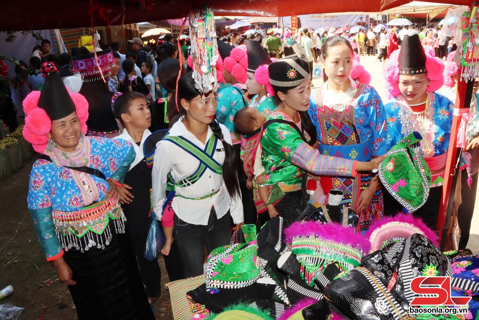 Khai mạc Phiên chợ vùng cao Co Mạ năm 2023  -