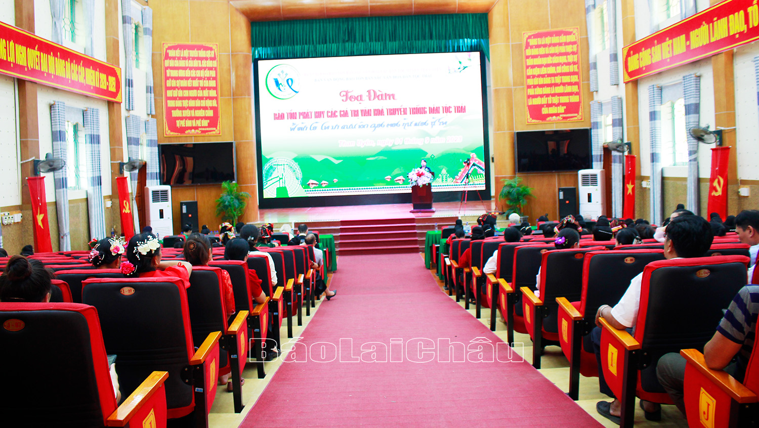 Lai Châu: Tọa đàm bảo tồn phát huy các giá trị văn hóa dân tộc Thái