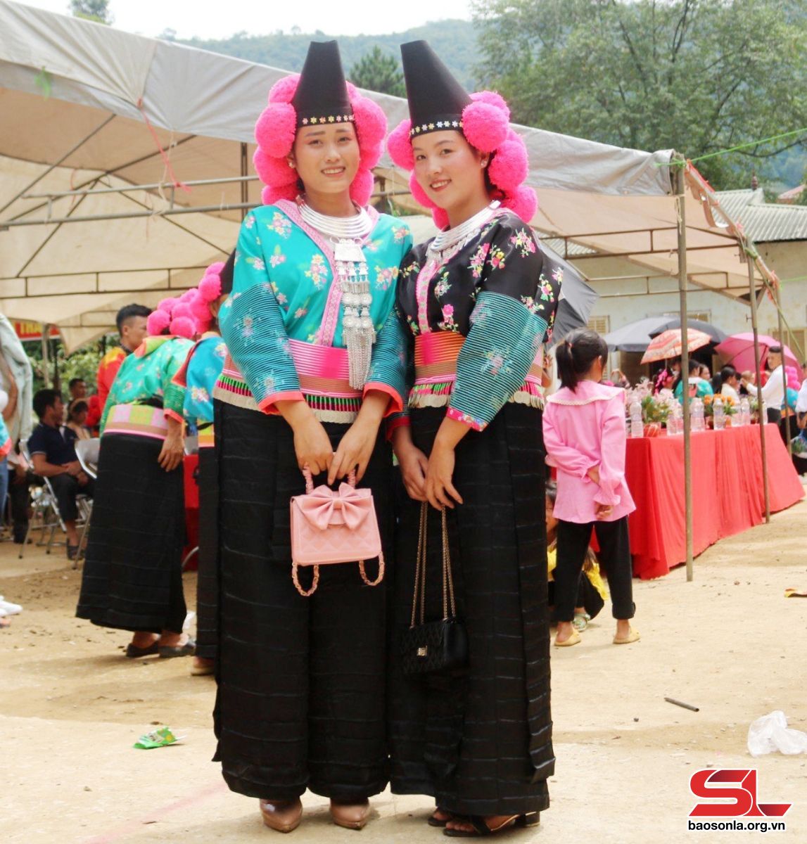 Sơn La: Đồng bào dân tộc Mông Co Mạ giữ gìn trang phục truyền thống - Sơn La: Đồng bào dân tộc Mông Co Mạ giữ gìn trang phục truyền thống -