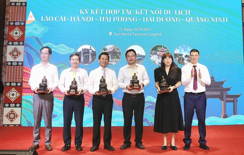 Lào Cai: Miễn phí tàu hỏa Mường Hoa Sa Pa cho du khách Hà Nội, Quảng Ninh, Hải Phòng, Hải Dương Lào Cai: Miễn phí tàu hỏa Mường Hoa Sa Pa cho du khách Hà Nội, Quảng Ninh, Hải Phòng, Hải Dương