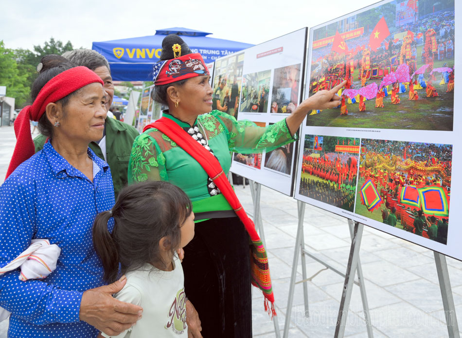 Khai mạc Triển lãm và ra mắt Sách ảnh 70 năm Chiến thắng Điện Biên Phủ - Vang mãi bản hùng ca Khai mạc Triển lãm và ra mắt Sách ảnh 70 năm Chiến thắng Điện Biên Phủ - Vang mãi bản hùng ca