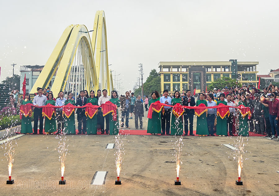 Điện Biên: Chính thức thông xe cầu Thanh Bình