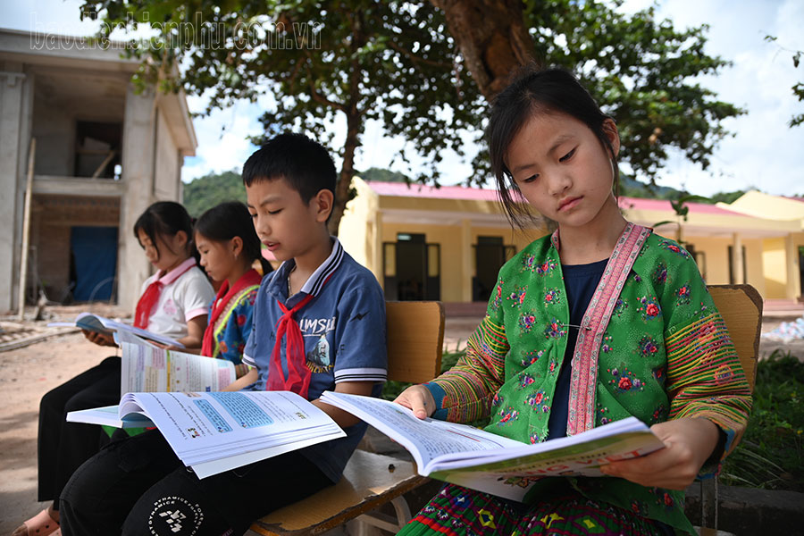 Điện Biên: Phát triển văn hóa đọc trong học sinh Mường Nhé