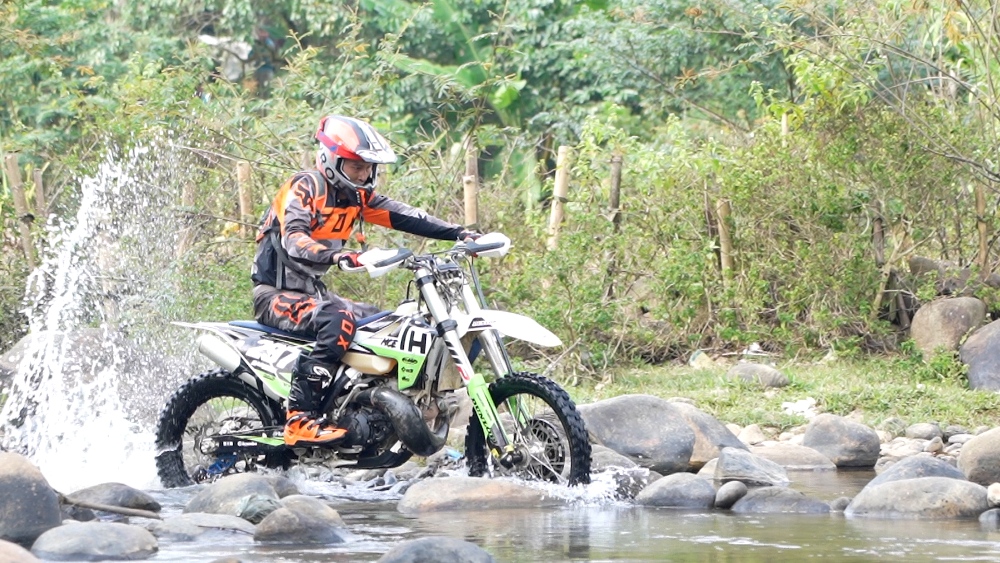 Lai Châu: Hào hứng Giải đua mô tô địa hình trên đất chè Tân Uyên