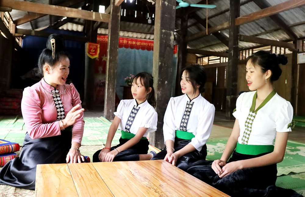 Yên Bái: Đinh Thị Hiến và tình yêu Khắp Thái Yên Bái: Đinh Thị Hiến và tình yêu Khắp Thái