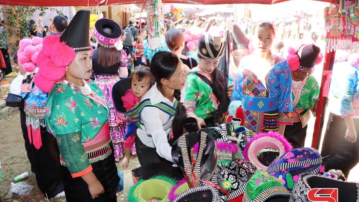 Sơn La: Co Mạ phát triển thương mại, dịch vụ