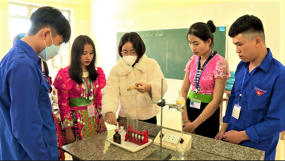 Điện Biên: Truyền đam mê nghiên cứu khoa học cho học trò