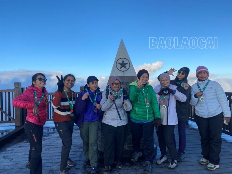 Lào Cai: Du khách leo bộ chinh phục đỉnh Fansipan tăng hơn 200% so với cùng kỳ năm trước