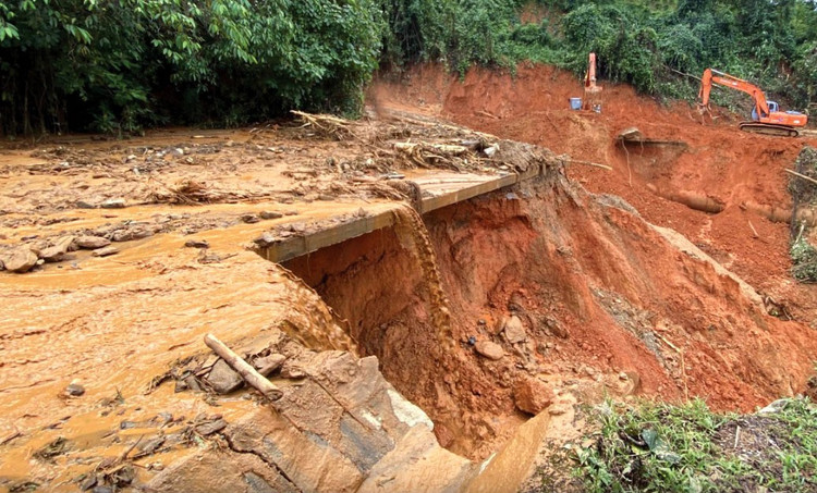 Nhiều gói thầu khắc phục sạt lở “chốt” xong nhà thầu Nhiều gói thầu khắc phục sạt lở “chốt” xong nhà thầu