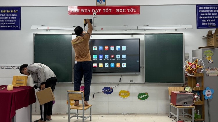 Gói thầu 140 tỷ mua thiết bị dạy học tại Vĩnh Long: Phát sinh hàng loạt kiến nghị và yêu cầu làm rõ HSMT