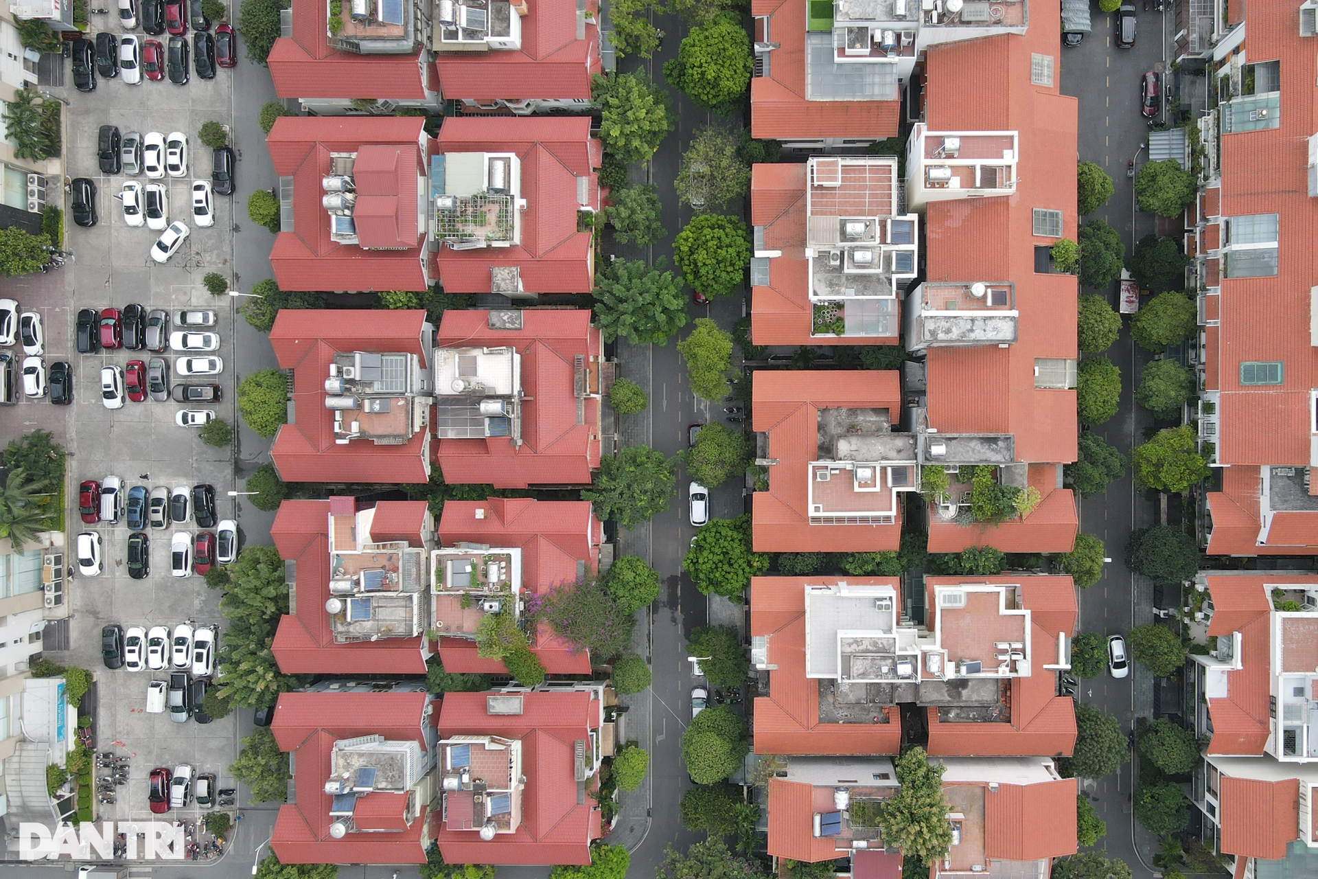 Tổ hợp chung cư, văn phòng đông đúc