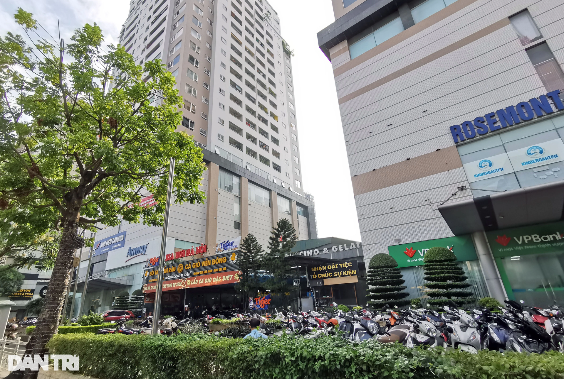 Tổ hợp chung cư, văn phòng đông đúc