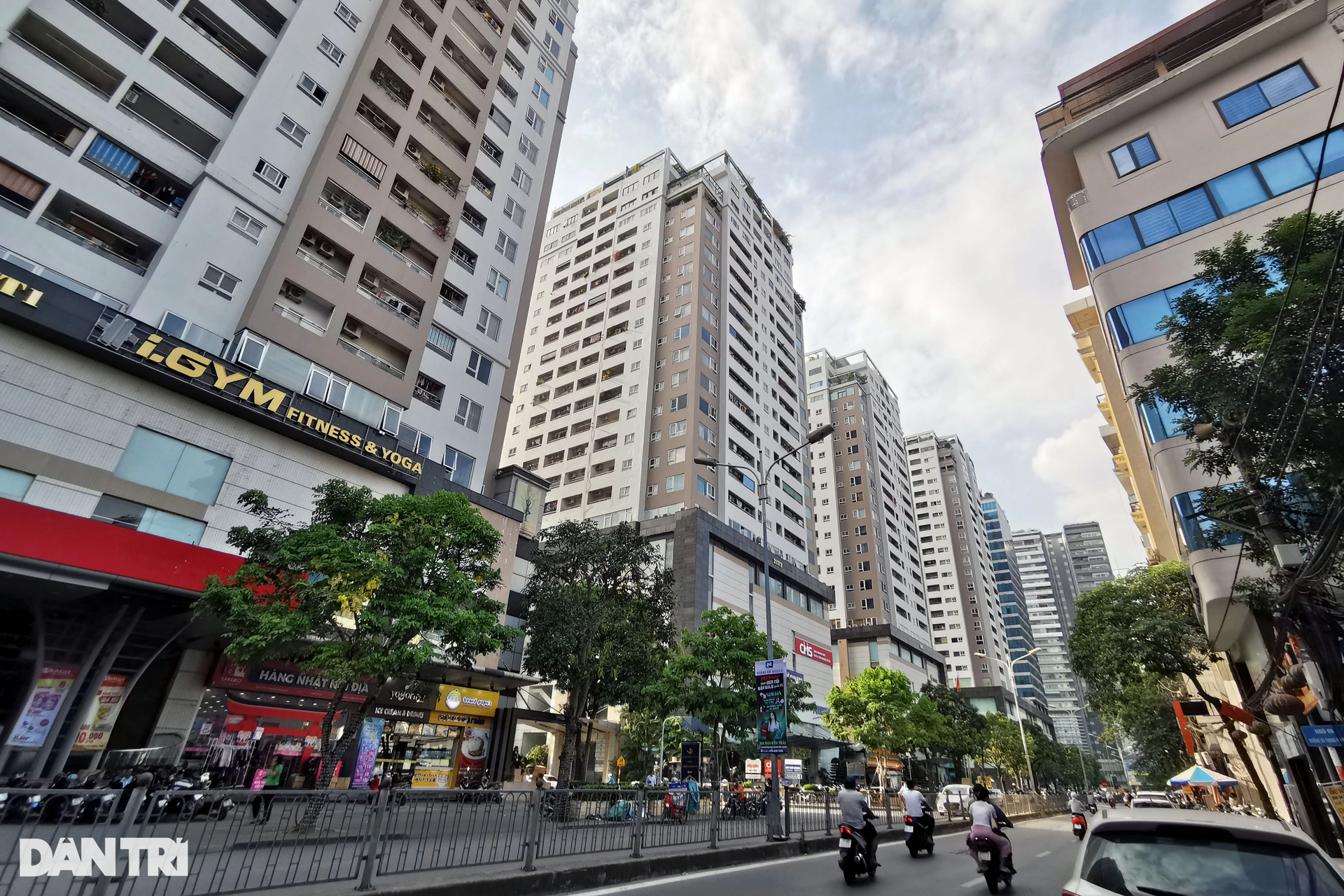 Tổ hợp chung cư, văn phòng đông đúc