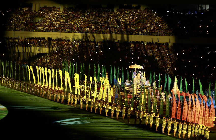Ấn tượng lễ khai mạc SEA Games 32 chuẩn Olympic của Campuchia ảnh 37