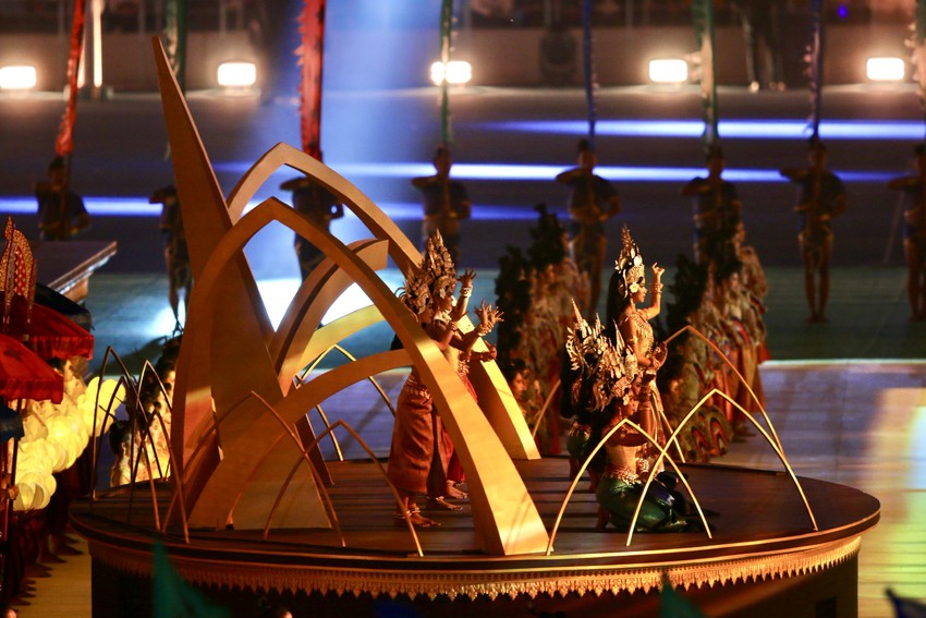 Ấn tượng lễ khai mạc SEA Games 32 chuẩn Olympic của Campuchia ảnh 28