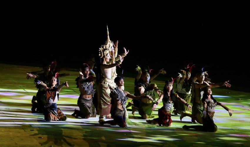 Ấn tượng lễ khai mạc SEA Games 32 chuẩn Olympic của Campuchia ảnh 24