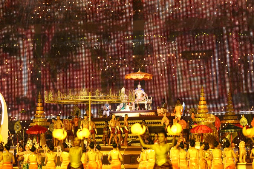 Ấn tượng lễ khai mạc SEA Games 32 chuẩn Olympic của Campuchia ảnh 30