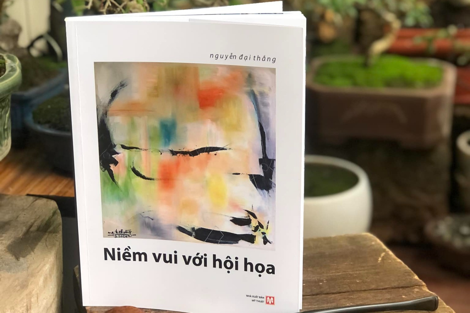 Lời chia sẻ chân tình đáng yêu của vị kiến trúc sư tìm niềm vui trong hội họa sach-hoi-hoa-1.jpg