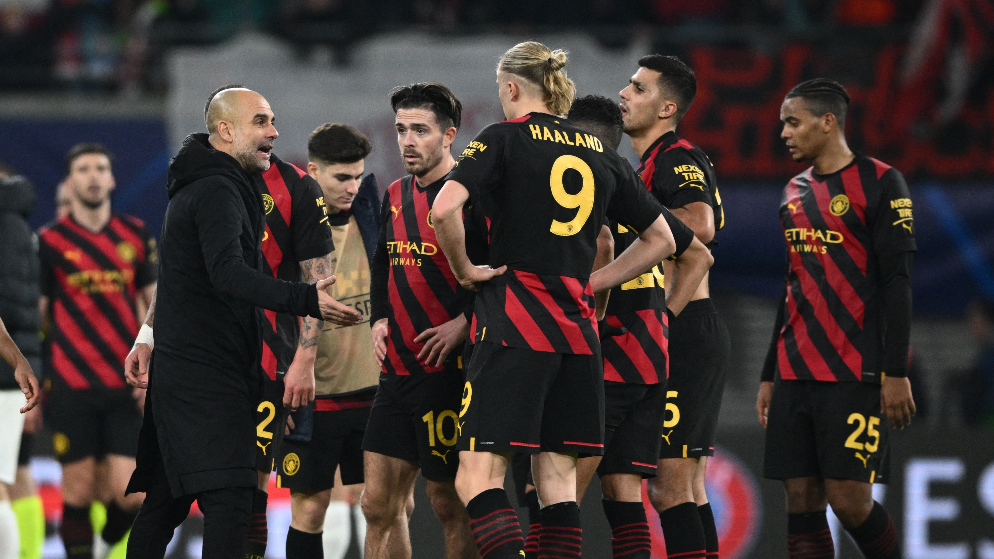 Pep nổi giận với cầu thủ Man City