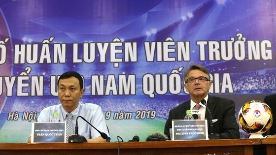 10 giờ sáng 27.2, VFF ký hợp đồng với HLV Troussier tại Hà Nội